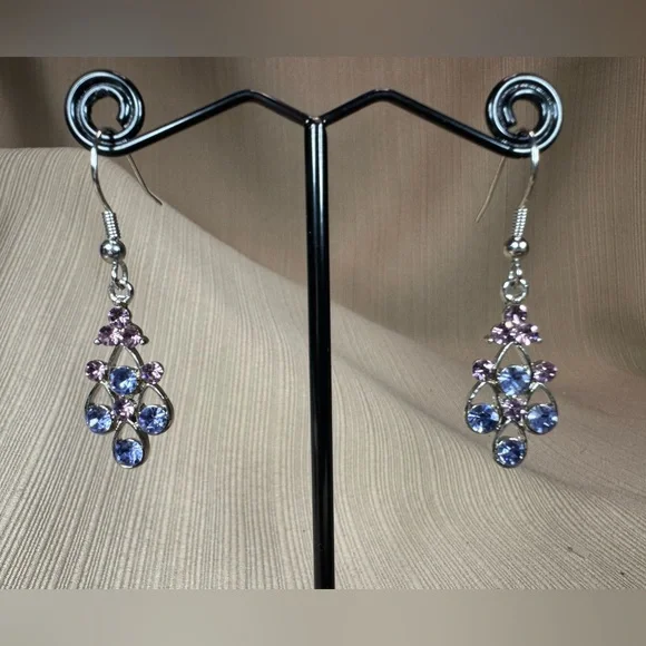 Elegant Silver and Purple Dangle Earrings - Picture 1 of 1